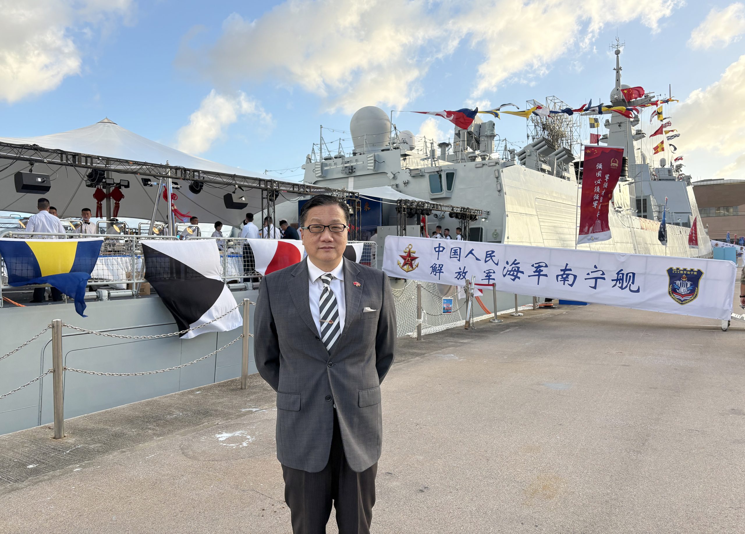 申訴專員出席海軍南寧艦編隊甲板招待會